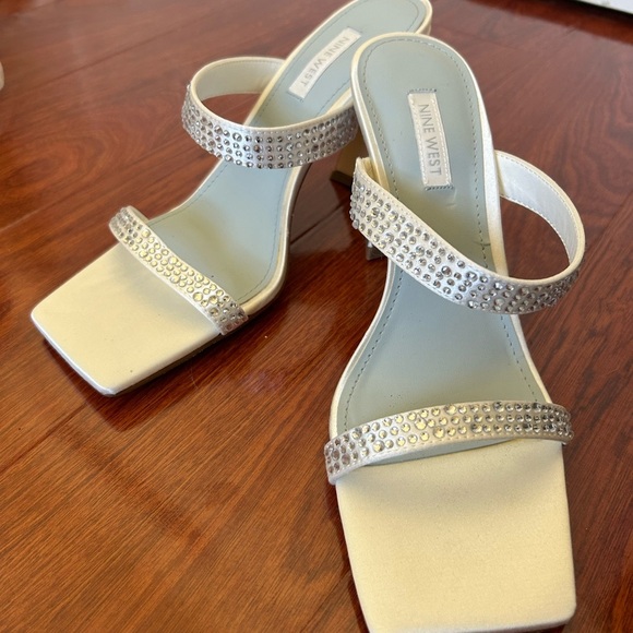 Nine West White Rhinestone Heel - Picture 3 of 8